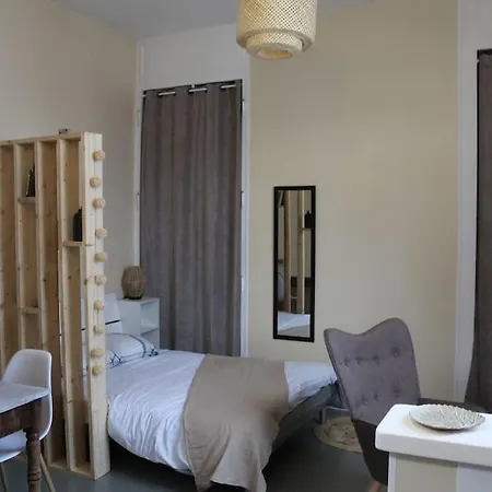 Cosy Au Pied Du Chateau דירה